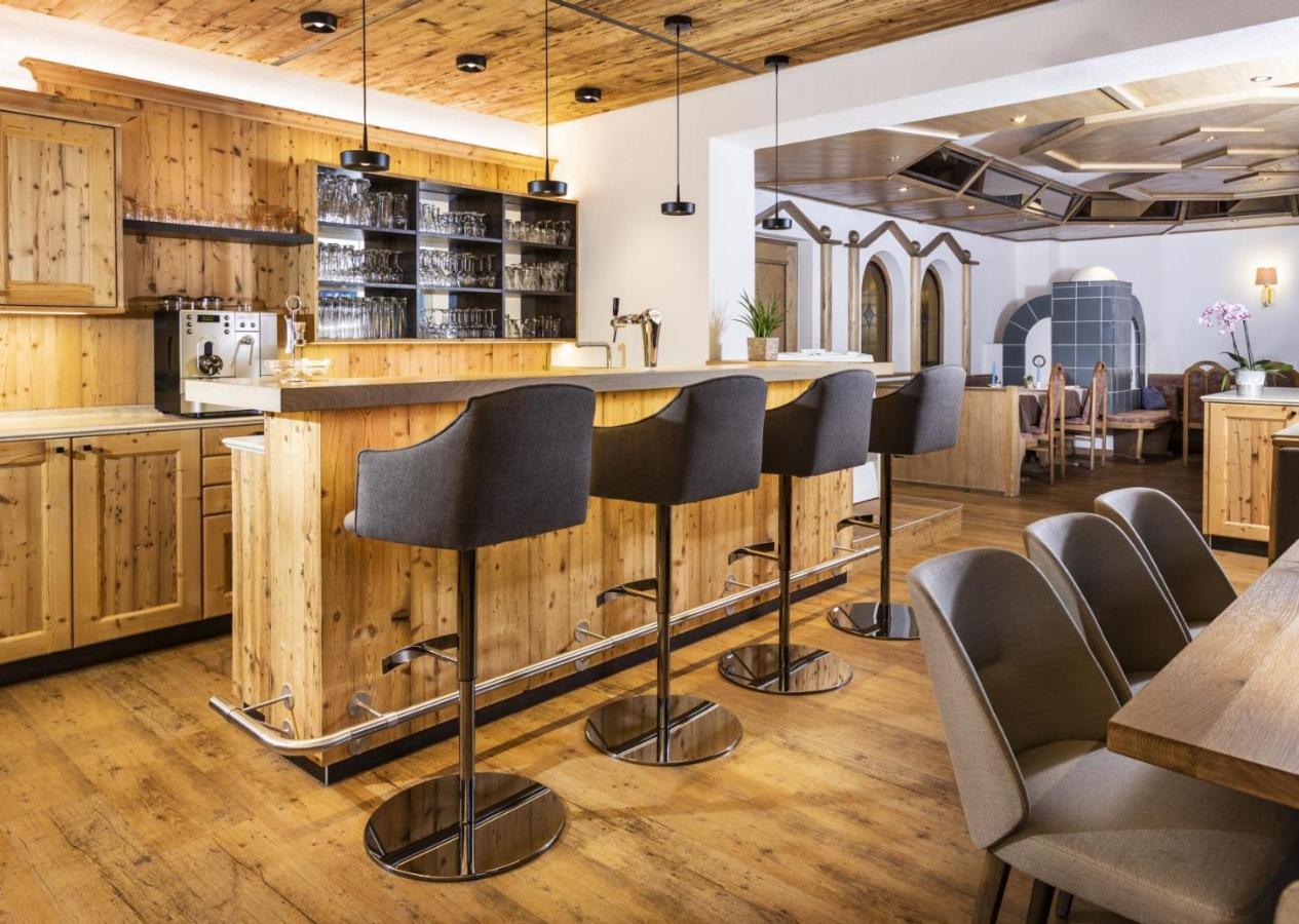 Hotel Garni Tirol Ладис Екстериор снимка
