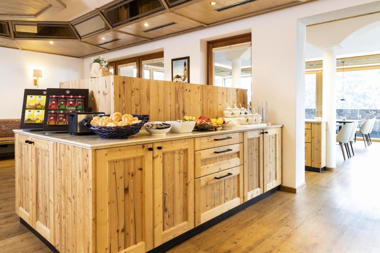 Hotel Garni Tirol Ладис Екстериор снимка