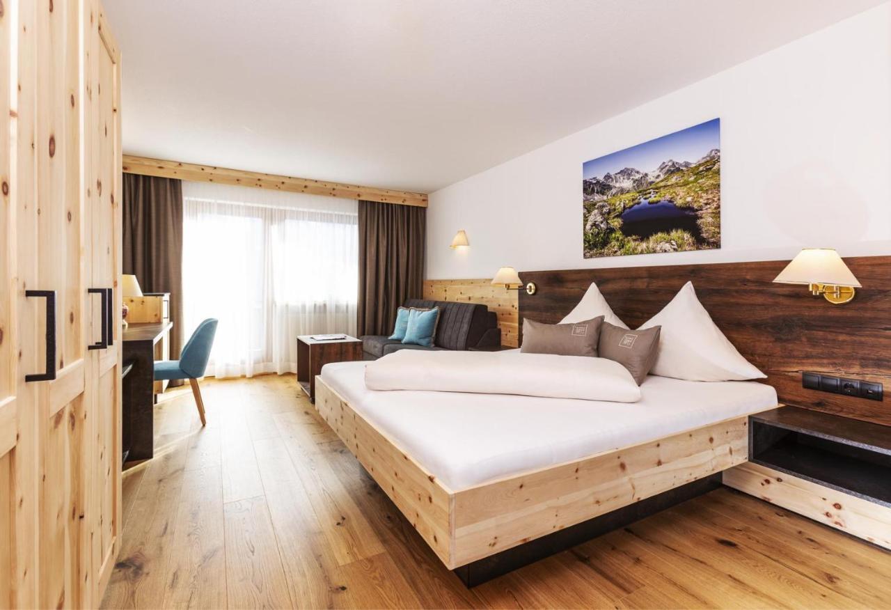Hotel Garni Tirol Ладис Екстериор снимка