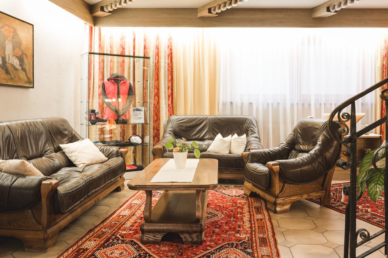 Hotel Garni Tirol Ладис Екстериор снимка
