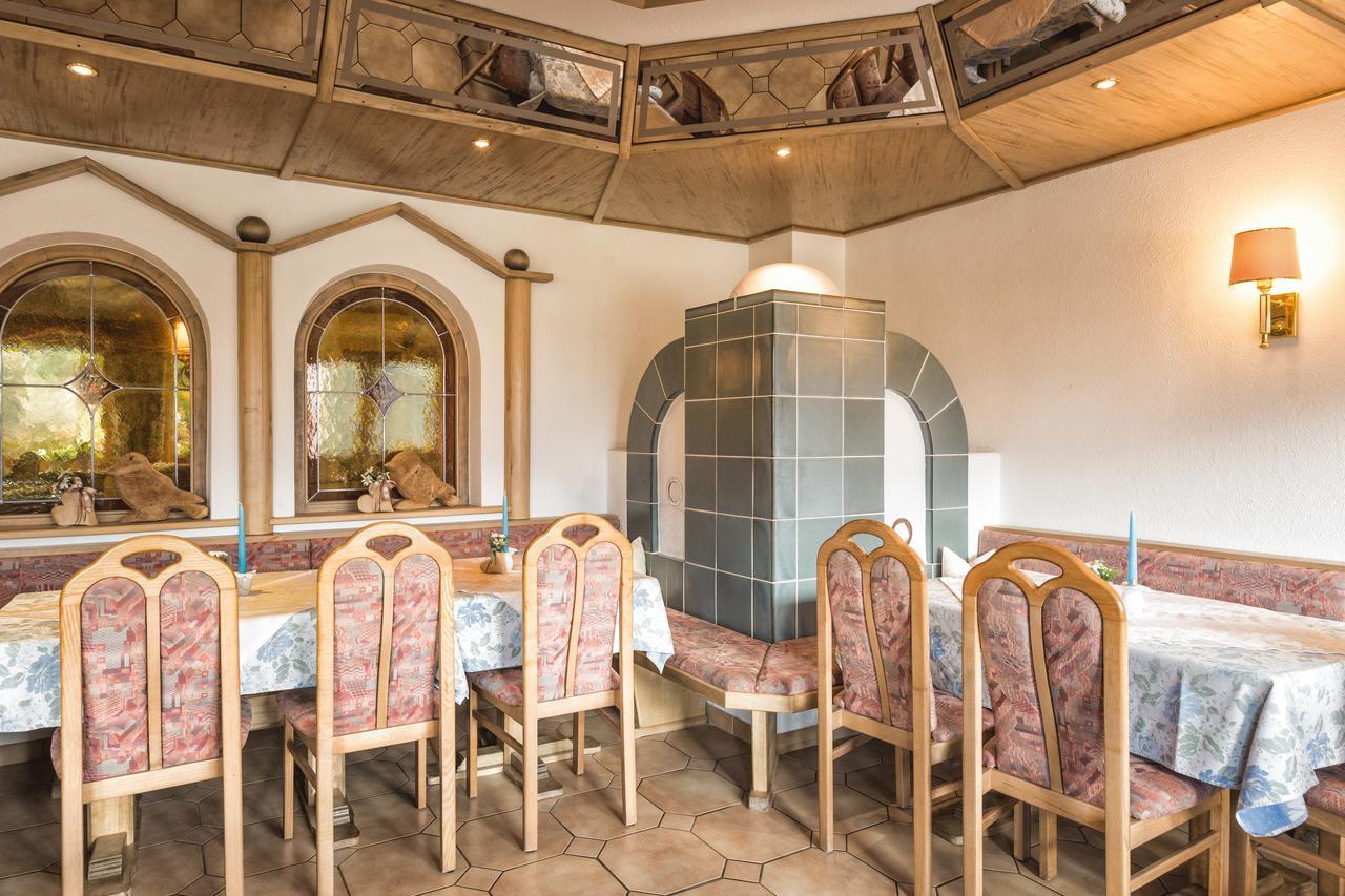 Hotel Garni Tirol Ладис Екстериор снимка