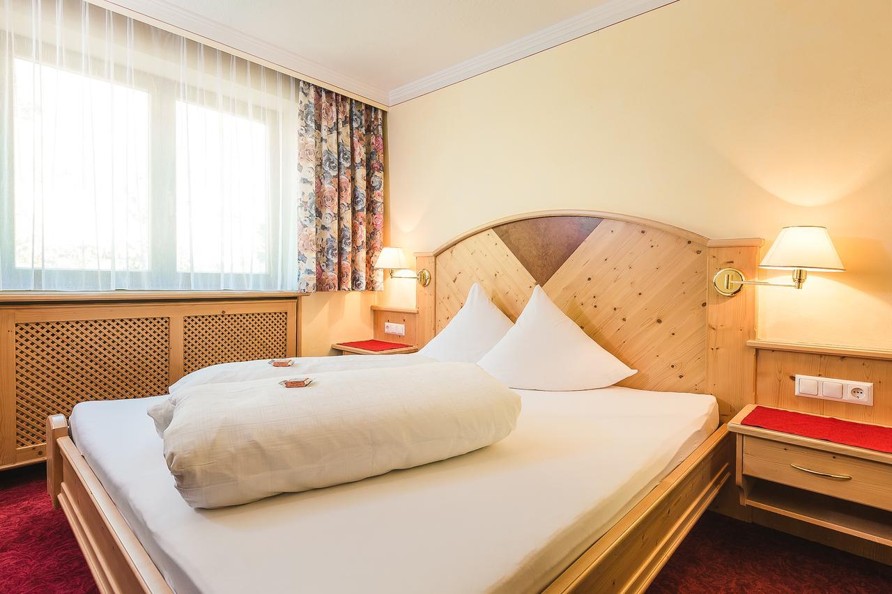Hotel Garni Tirol Ладис Екстериор снимка