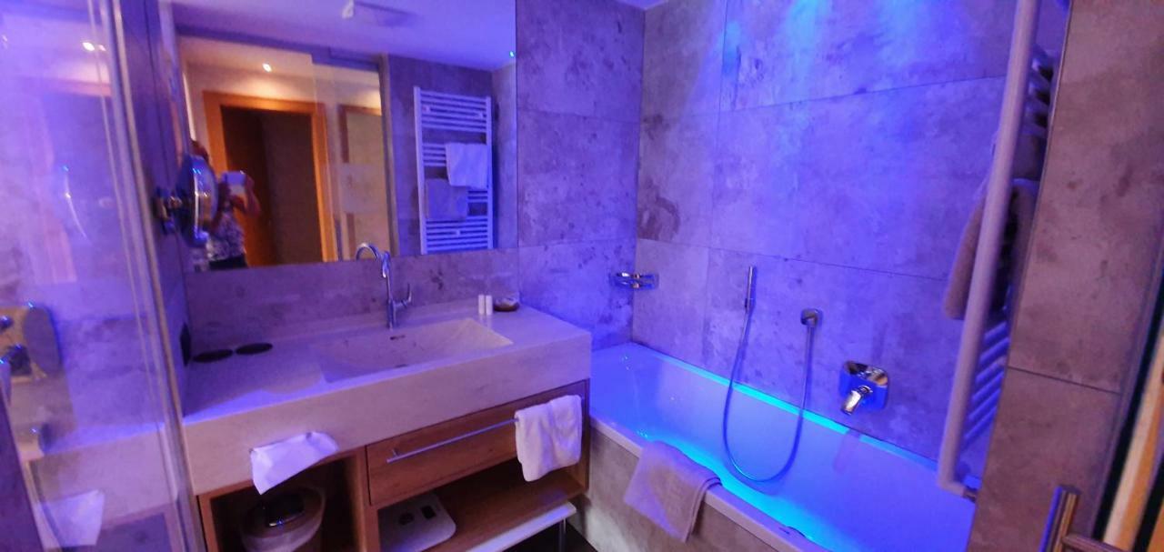 Hotel Garni Tirol Ладис Екстериор снимка