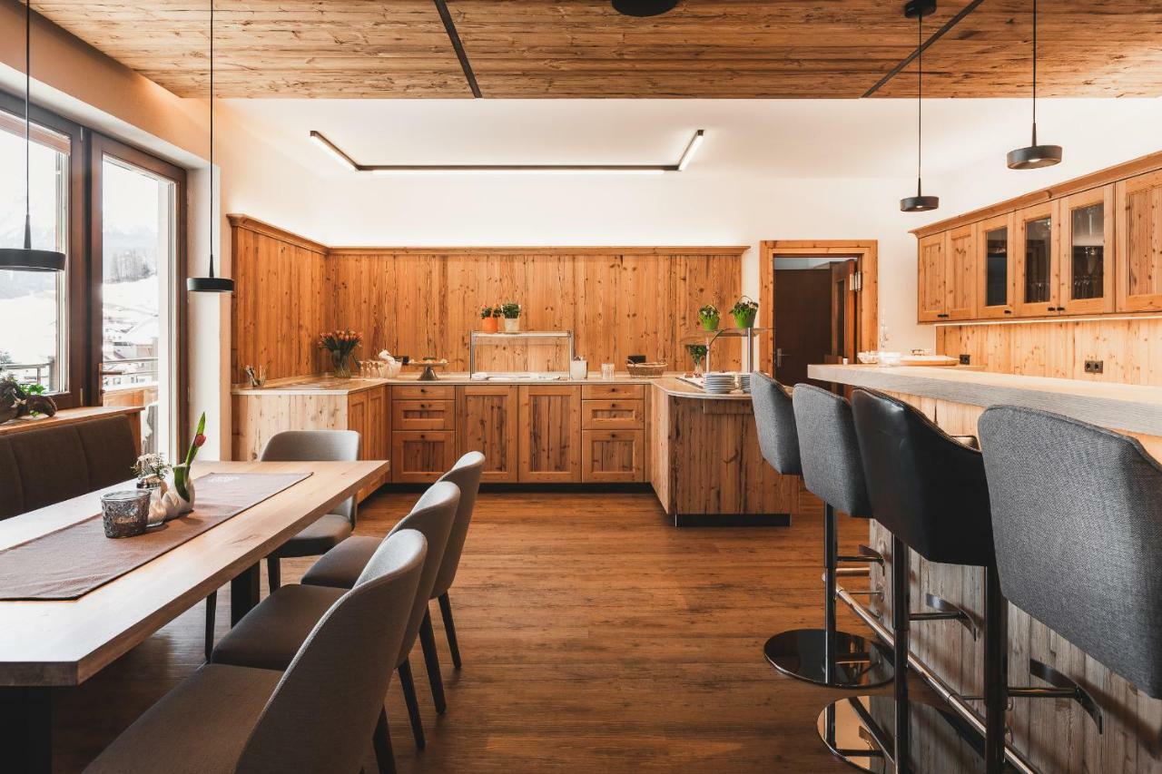 Hotel Garni Tirol Ладис Екстериор снимка