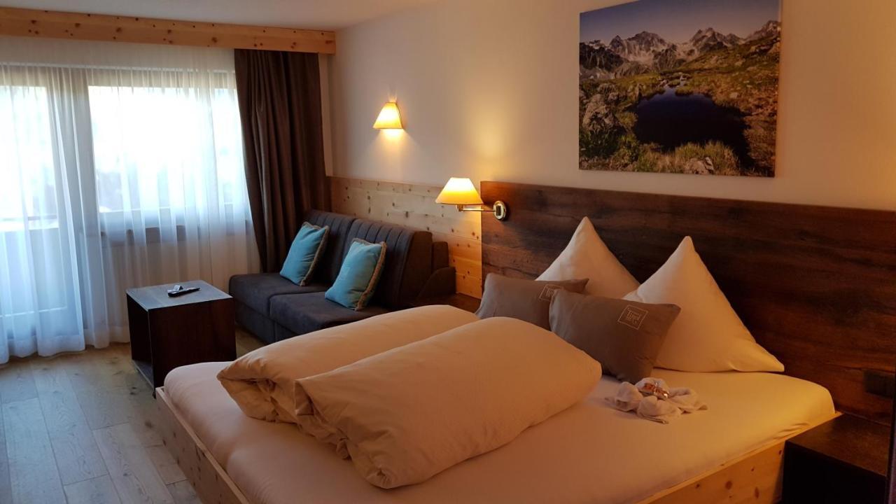 Hotel Garni Tirol Ладис Екстериор снимка